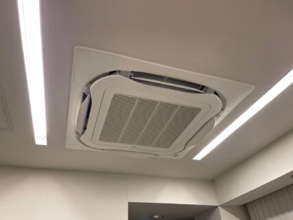 千里山駅前本校のエアコン交換