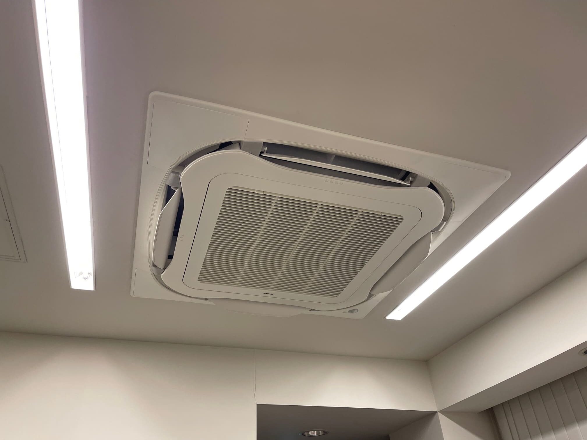 千里山駅前本校のエアコン交換